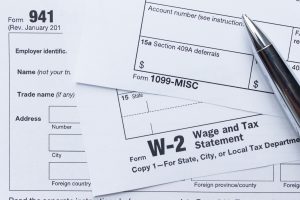 Navigating the 2024 IRS Electronic Filing Requirement: A Guide for Employers